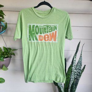Mountain Drew Small Green Graphic T-shirt